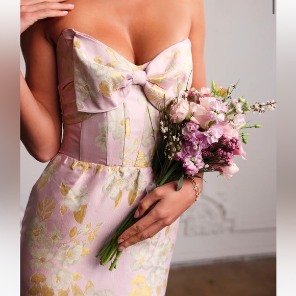 V. Chapman The Beth Dress in Light Lilac Baroque Floral 6 - Picture 4 of 4